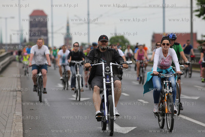Wielki przejazd rowerowy. Na zdjęciu cykliści na...
