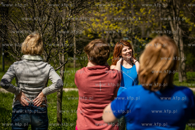 Sopocka Majówka z biblioteką przy ulicy Goyki. Ćwiczenia...