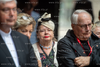 Zespół Przedbramia. Po 83 latach trzy dzwony kościelne,...