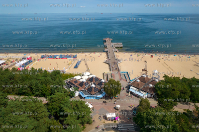 Wakacje w Gdańsku. Plaża w okolicy molo w Brzeźnie....
