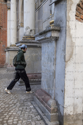 Tymczasowy, na czas remontu,  płot zniknął i odsłonił...