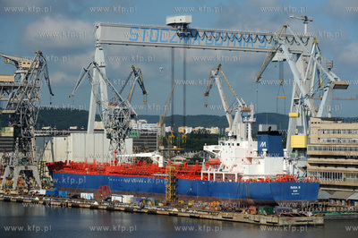 Port w Gdyni. Widok z promu Stena Baltica. n/z Stocznia...