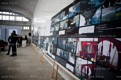 Gdynia. Magazyn Tranzytowy Dworca Morskiego. Ogloszenie...