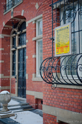 Gdansk. Wyremontowany, zabytkowy budynek przy ul. Nowe...