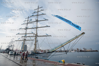 Gdynia. Nabrzeze Pomorskie. Zaglowiec Fryderyk Chopin...