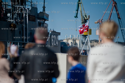 Gdynia. Oksywie. Port Marynarki Wojennej. Powrot niszczyciela...