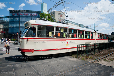 Gdansk. Zabytkowy tramwaj typu 102Na, ktory pelni role...