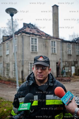 Gdansk. Oliwa. Dogaszanie i ogledziny dachu zabytkowego...