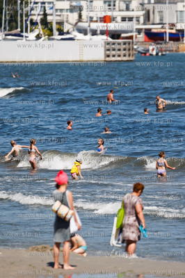 Gdynia. Upalny, sloneczny, wakacyjny dzien na plazy...