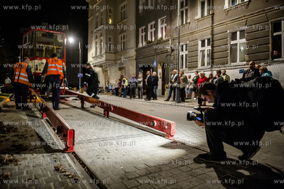 Gdansk. Dolne Miasto. Operacja ustawiania zabytkowego...