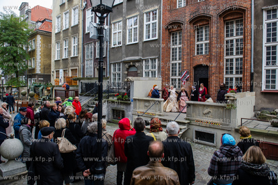 Gdansk. Kamienica przy ul. Mariackiej. Odsloniecie...