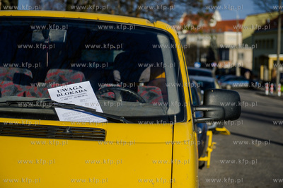 Gdansk. Nalozone przez Straz Miejska blokady na kolach...