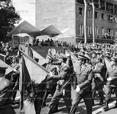 Defilada wojskowa z okazji Dni Morza na al. Grunwaldzkiej...