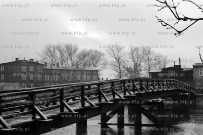 Drewniany most nad Motławą w Gdańsku Olszynce. 7.12.19762grudzien76_z.kosycarz_p11Fot....