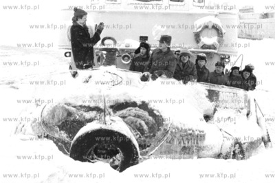 Obfite opady śniegu spowodowały liczne utrudnienia....