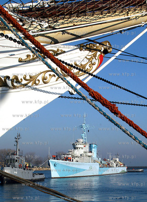 Historyczny niszczyciel ORP BLYSKAWICA wraca na  skwer...