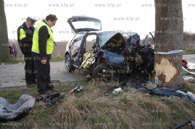 Wypadek na drodze miedzy Koscieliczkami a Tralewem...