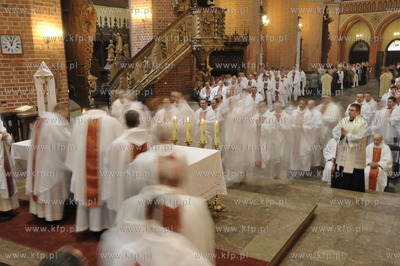 Msza krzyzma w katedrze pelplinskiej,pod przewodnictwem...