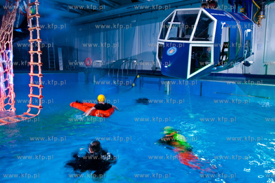 Gdynia. Osrodek Szkolenia Nurkow i Pletwonurkow Wojska...