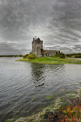 Irlandia. Zamek Dunguaire Zamek, zbudowany w 1520 roku...