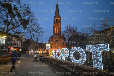 Sopot. Swiateczne iluminacje w Sopocie. 14.12.2020...