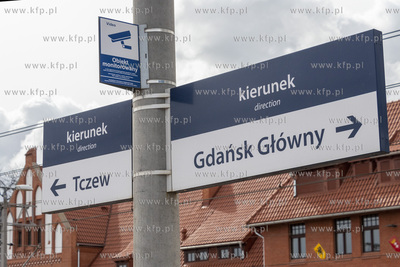 Zabytkowy budynek dworca kolejowego w Pszczółkach....