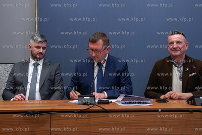 Podpisanie umowy na przebudowę wiaduktu nad linią...