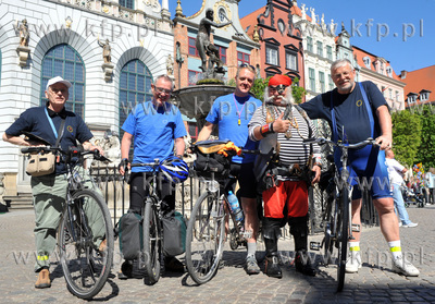 Do Gdanska zawitala grupa rowerzystow z Brukseli. Francuz,...