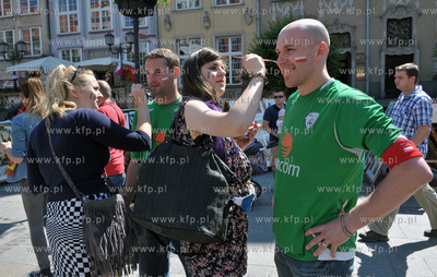 Ulice Dluga i Dlugi Targ w Gdansku dzien przed meczem...