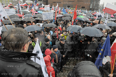 Manifestacja w obronie demokracji zorganizowana na...