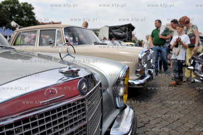 Gdansk. Targ Weglowy. XV Zlot Zabytkowych Mercedesow.
28.05.2016...