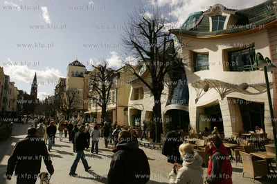 Sopot. Monte Cassino. Nz. krzywy dom
12.04.2007
fot....