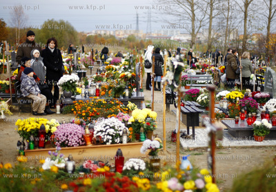 Gdansk. Swieto Zmarlych. Cmentarz lostowicki. 01.11.2008...