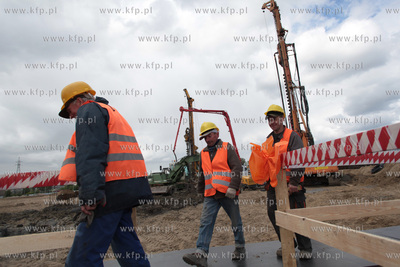 Gdansk. Ul. Zaglowa. Poczatek budowy centrum wystawienniczo-kongresowego...