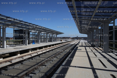 Gdańsk. Próby obciążeniowe budowanego wiaduktu...