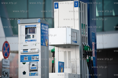 Gdansk. Wrzeszcz. Samoobsllugowa stacja paliw Neste...