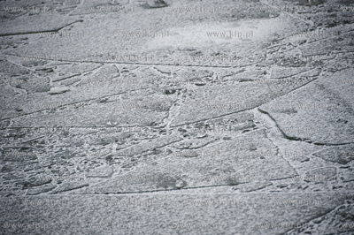 Gdansk. Niskie temperatury skuly lodem wody Motlawy....