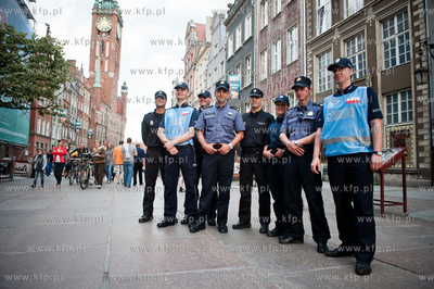 Gdansk. Ulica Dluga. Wspolny patrol pilicjantow z Hiszpanii,...
