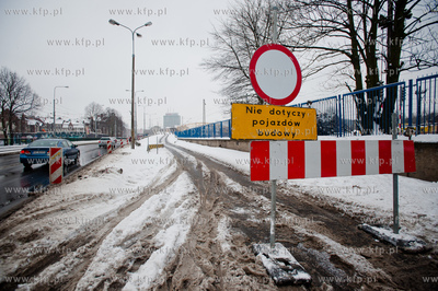 Gdansk. Zamkniety dla ruchu kolowego Zolty Wiadukt,...