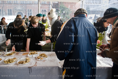 Gdansk. Targ Weglowy. XVIII Wigilia dla ubogich, samotnych...