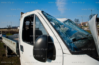 Gdansk. Ul. Okopowa. Wypadek samochodu dostawczego...