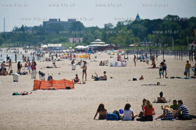 Sloneczny i upalny dzien na plazy w Sopocie.
23.05.2014
fot....