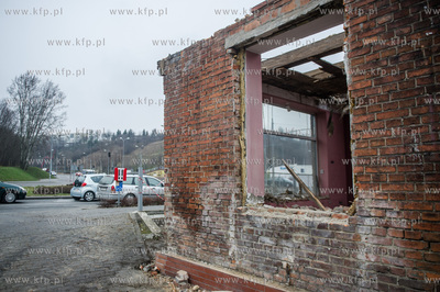 Gdansk. Rozbiorka budynkow znajdujacych sie przy skrzyzowaniu...