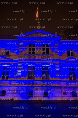 Gdansk. Podswietlony na niebiesko z okazji obchodow...