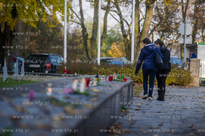 Gdansk. Cmentarz Zolnierzy Radzieckich. Dzien Wszystkich...