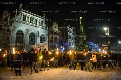Gdansk. Dlugi Targ. Manifestacja przeciwko przyjmowaniu...