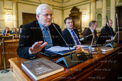 Gdansk. Nowy Ratusz. Sesja Rady Miasta Gdanska. Glosowanie...