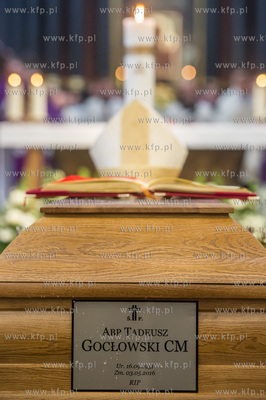 Gdansk. Katredra Oliwska. Wprowadzenie trumny z cialem...