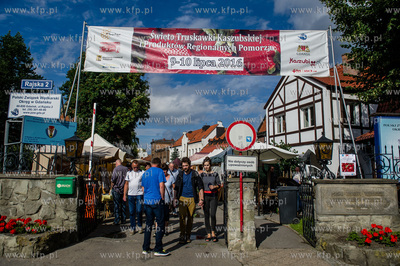 Gdansk. Plac przed siedziba Polskiego Zwiazku Wedkarskiego...