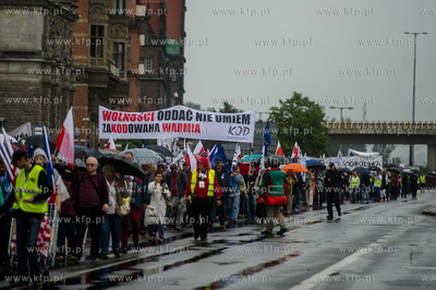 Gdańsk. Manifestacja Komitetu Obrony Demokracji pod...